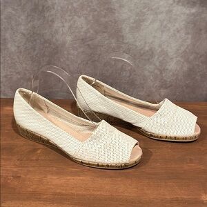 Aerosoles Spring Break white perforated leather peep toe espadrilles size 8.5